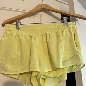 Lululemon Hotty Hot 2.5” Sz 8